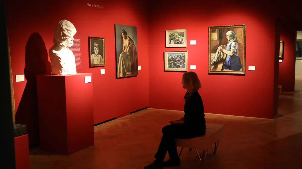 kustosinja Barbara Savenc <br><br>- 24.10.2023 &ndash; Mestni muzej Ljubljana - Razstava Slovenske umetnice v obdobju 1850&ndash;1950 z naslovom Kaj bi dekleta morala vedeti? - dela slikark in kipark prve polovice 20. stoletja<br><br>//FOTO: Tomaž Skale<br>