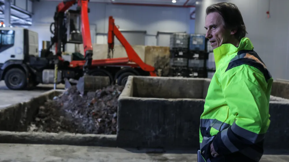 direktor Kemisa Bo&scaron;tjan &Scaron;imenc- 01.02.2019 &ndash; Podjetje KEMIS Vrhnika, zbiranje in odvoz nevarnih odpadkov - novinarska konferenca ob zaključku sanacije objekta po požaru maja 2017 in pričetku delovanja //FOTO: Jaka Gasar