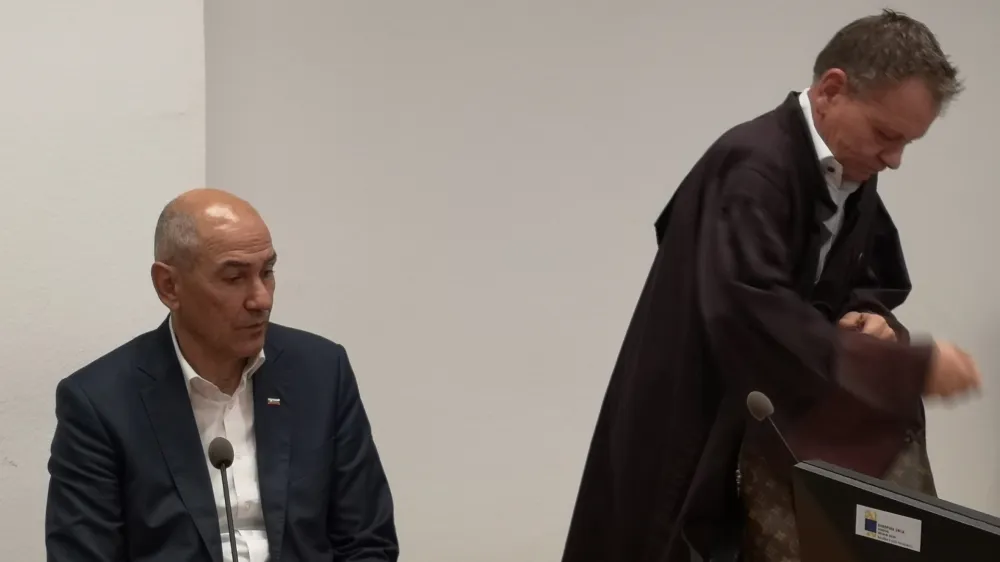 Ivan Janez Jan&scaron;a je bil s sodbo celjskega sodi&scaron;ča, da je kriv obrekovanja, vidno nezadovoljen, Franci Matoz je že napovedal pritožbo.