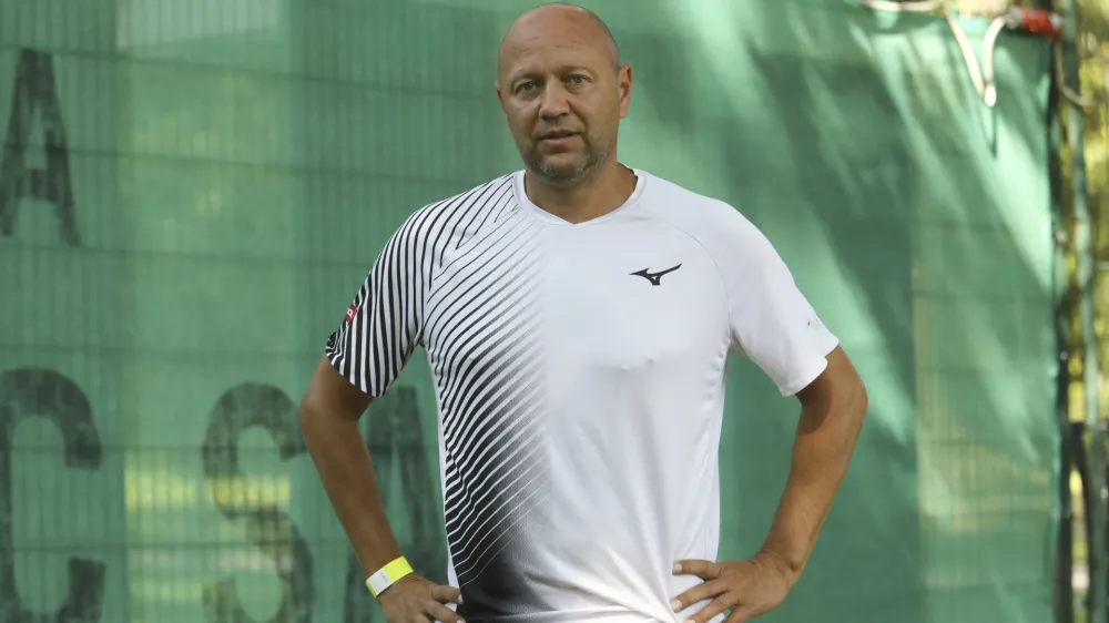 Andrej Kra&scaron;evec, selektor slovenske ženske teni&scaron;ke reprezentance- 16.09.2023 &ndash; tenis mo&scaron;ki &ndash; Slovenija: Luksemburg, dvoboj v drugi evro-afri&scaron;ki skupini, Davisov pokal, II. svetovna skupina //FOTO: Luka Cjuha