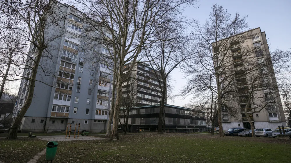 - 23.01.2020 &ndash; Hudovernikova ulica 4 v Ljubljani &ndash; potresno ogrožena stolpnica - //FOTO: Matjaž Ru&scaron;t