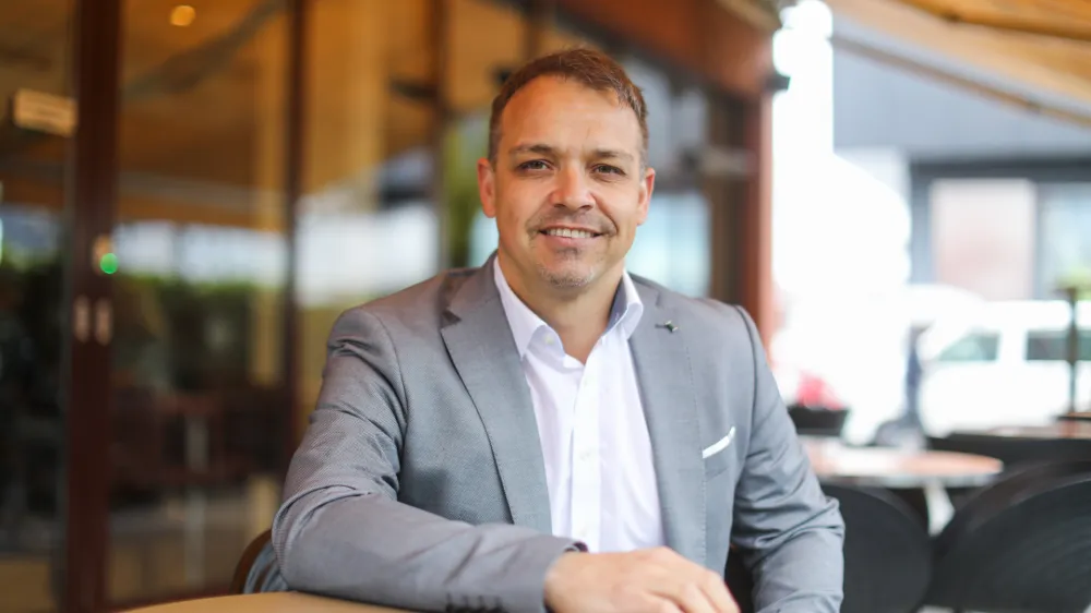 - 31.03.2022 - Dr. Peter Baloh, strokovnjak za uvajanje novosti in sprememb na področju transformacije organizacijske kulture in voditeljskih procesov - partner v E2grow, podjetju, ki je plod slovenskega znanja in hkrati eno izmed le treh Gallupovih partnerskih podjetij na svetu in avtor 22 razprodanih knjig na temo poslovne produktivnosti - //FOTO: Bojan Velikonja