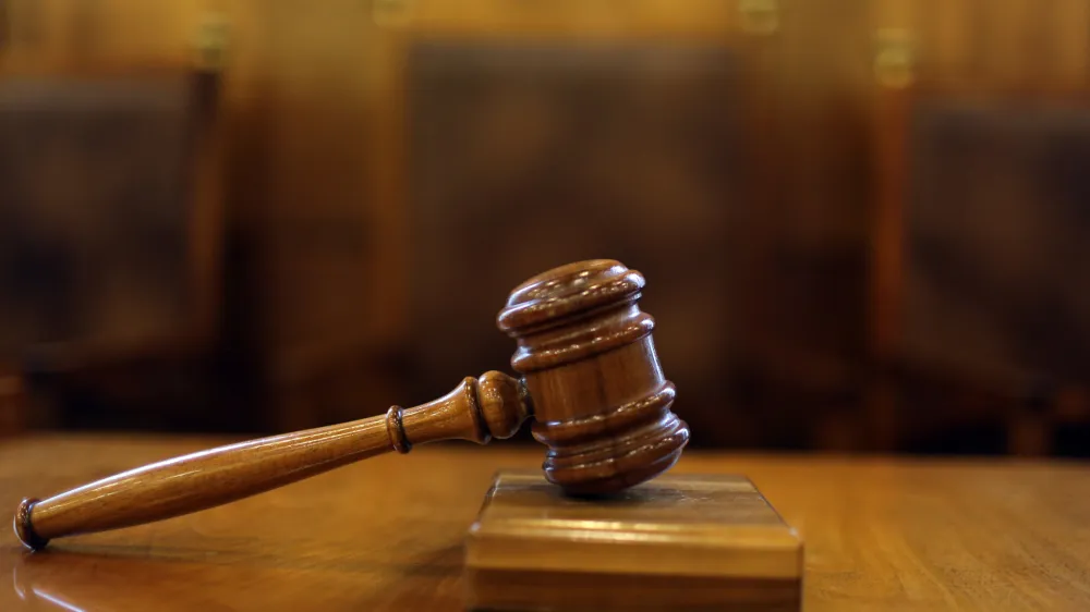 - simbolična fotografija - Ustavno sodi&scaron;če RS - sodni&scaron;ko kladivo - simbol sodstva - pravosodje - pravo - pravičnost - pravica - pravni sistem - tožilstvo - sodna oblast - sodi&scaron;ča -//FOTO: Jaka Gasar