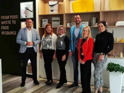 Z leve: Niko Medved, pomočnik direktorja Skaze, Edisa Avdić Civek, people and culture menedžerka v Skazi, Larisa Grizilo, direktorica za področje člove&scaron;kih virov in komunikacij pri A1, Mark Kalin, direktor ABC Acceleratorja, Petra Wagner, direktorica Salesboosterja, in Tina Gro&scaron;elj Dobrijević, vodja odnosov z javnostjo v Skazi. F Skaza