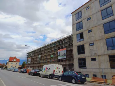 Na lokaciji nekdanjega samskega doma v Straži&scaron;ču poteka gradnja objekta D26 s 66 novimi stanovanji, od katerih bo 30 oskrbovanih.