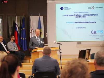 Dr. Blaž Komoc, predstavitev Geografskega atlasa naravnih nesreč Dan Bojana U&scaron;eničnika, Naravne nesreče v Sloveniji, Izobraževalni center za za&scaron;čito in re&scaron;evanje, IG, 9. 11. 2023<br><br>Foto: Marko Zaplatil, ZRC-SAZU.