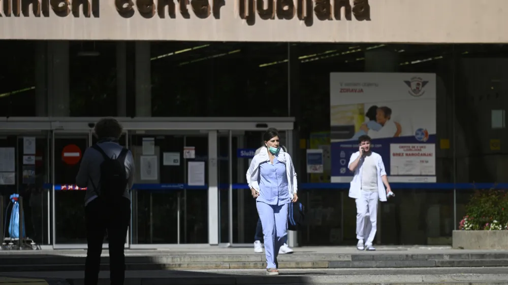 medicinska sestra - <br>Univerzitetni klinični center - UKC Ljubljana<br><br><br>- 22.09.2022 &ndash; simbolična fotografija &ndash; javno zdravstvo - zdravstveni sistem &ndash; zdravje &ndash; <br><br>//FOTO: Nik Erik Neubauer