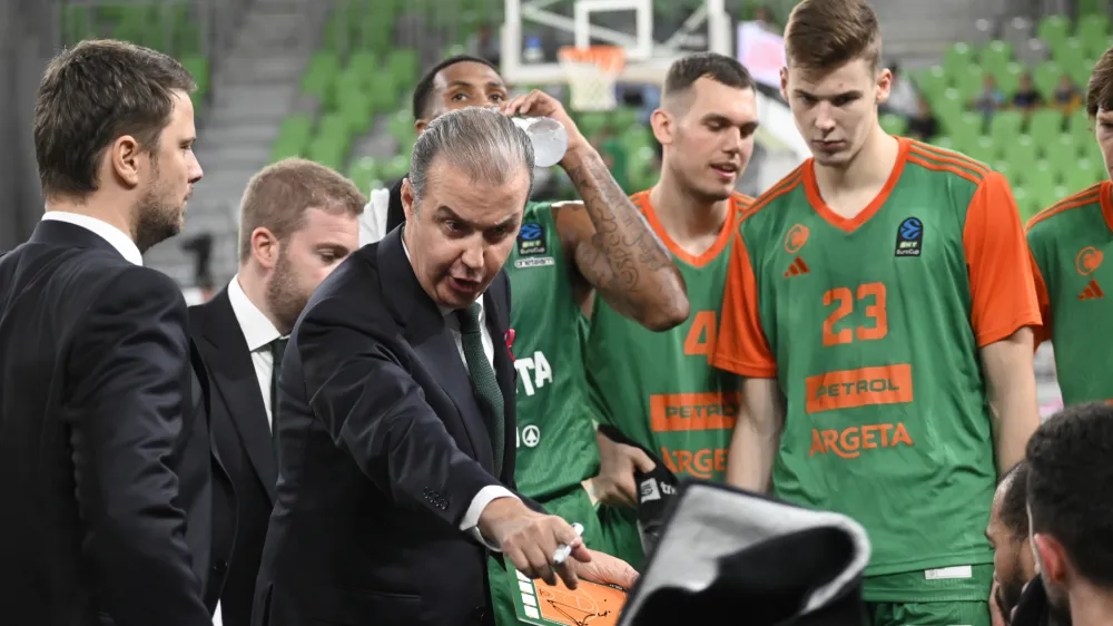 Cedevita Olimpija kaže pod trenerjem Simonejem Pianigianijem klavrno podobo.&nbsp;