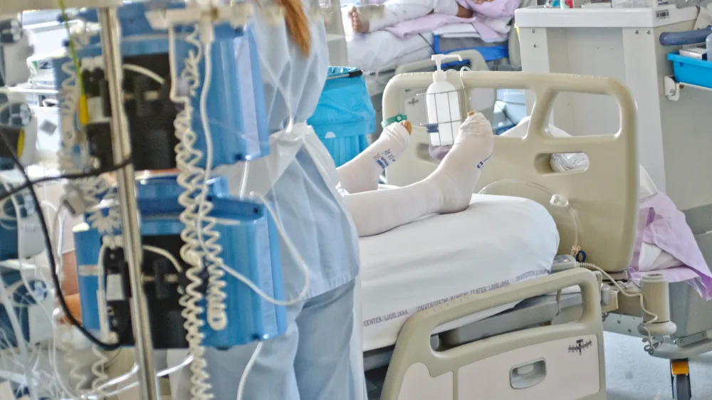 Slovensko zdravstvo se, kot je razvidno tudi iz zadnje primerjave kakovosti oskrbe v državah OECD, ni razvijalo enakomerno. Fotografija je simbolična.
&nbsp;