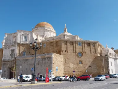 Reportaža<br>Andaluzija<br>Dežela, kjer trčijo strast, poezija in vrhunska kulinarika<br>