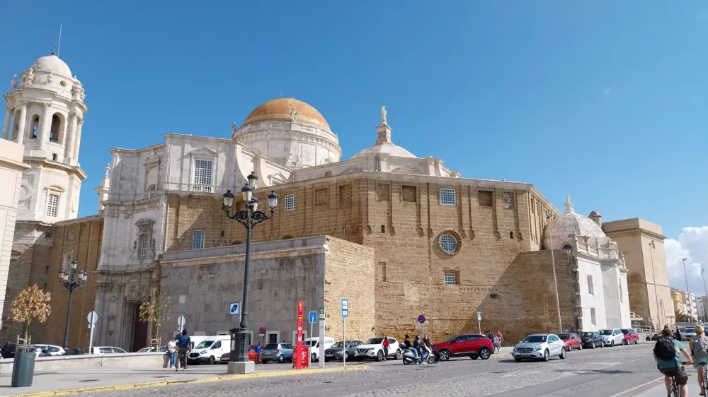 Reportaža<br>Andaluzija<br>Dežela, kjer trčijo strast, poezija in vrhunska kulinarika<br>