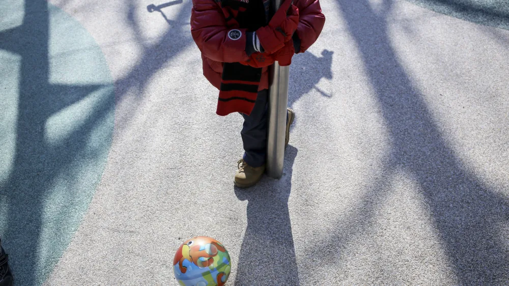 Pediatričnih ekip, ki so otrokom na voljo v osnovnem zdravstvu, je manj kot v preteklosti. Zanimanje za to stroko je sicer precej&scaron;nje, a zdravniki se raje zaposlijo v bolni&scaron;nicah.&nbsp;