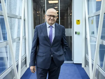 Marjan Eberlinc je prvi in edini direktor državnega operaterja prenosnega sistema zemeljskega plina, družbe Plinovodi; vodi jo vse od njene ustanovitve leta 2005. Dlje od njega je funkcijo vodilnega v kak&scaron;ni državni energetski družbi opravljal le &scaron;e Stane Rožman, nekdanji direktor Nuklearne elektrarne Kr&scaron;ko.