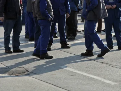 - ilustrativna fotografija - stavka v podjetju Litostroj Power, družba za gradnjo elektrarn, izdelavo energetske in industrijske opreme d.o.o,Ljubljana- splo&scaron;na opozorilna stavka članov sindikata SKEI v kovinski, elektronski in elektroindustriji ter v industriji kovinskih materialov in livarn.- Sindikat kovinske in elektro industrije (SKEI) - delavci so s stavko opozorili na slab položaj v panogi in delodajalce sku&scaron;ali prisiliti k izpolnitvi zahtev, vezanih na kolektivne pogodbe dejavnosti - med zahtevami je dvig najnižje osnovne plače na 600 evrov neto in izplačilo dodatka v vi&scaron;ini 150 evrov bruto.///FOTO: Luka CjuhaOPOMBA: ZA OBJAVO V ČASOPISU DNEVNIK