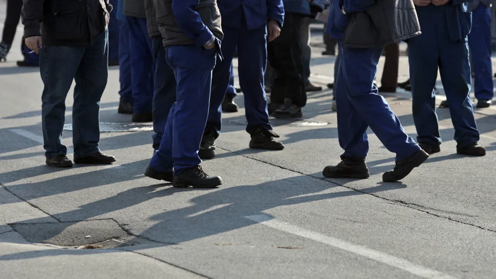 - ilustrativna fotografija - stavka v podjetju Litostroj Power, družba za gradnjo elektrarn, izdelavo energetske in industrijske opreme d.o.o,Ljubljana- splo&scaron;na opozorilna stavka članov sindikata SKEI v kovinski, elektronski in elektroindustriji ter v industriji kovinskih materialov in livarn.- Sindikat kovinske in elektro industrije (SKEI) - delavci so s stavko opozorili na slab položaj v panogi in delodajalce sku&scaron;ali prisiliti k izpolnitvi zahtev, vezanih na kolektivne pogodbe dejavnosti - med zahtevami je dvig najnižje osnovne plače na 600 evrov neto in izplačilo dodatka v vi&scaron;ini 150 evrov bruto.///FOTO: Luka CjuhaOPOMBA: ZA OBJAVO V ČASOPISU DNEVNIK