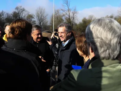 predsednik vlade Robert Golob, ljubljanski župan Zoran Janković&nbsp;- 15.11.2023 &ndash; Sneberje -&nbsp;ogled obnove v ujmi prizadetih območij v ljubljanskih Sneberjah;&nbsp;//FOTO: Bojan Velikonja