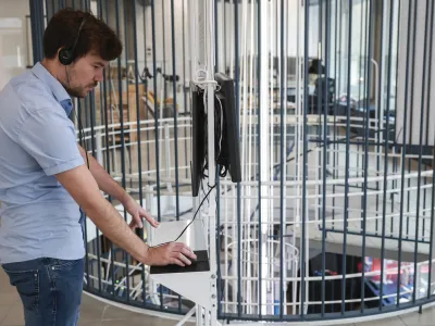 V Računalni&scaron;kem muzeju lahko tudi na interaktiven način preverite, kako hitro je lahko neka informacija popačena.
Foto: Jaka Gasar