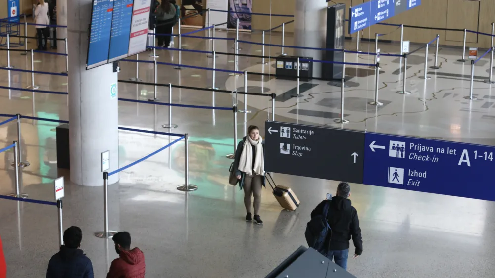 - potni&scaron;ki terminal -&nbsp;- 14.12.2022 - Letali&scaron;če Jožeta Pučnika Brnik &ndash; Aerodrom Ljubljana &ndash; Fraport Slovenija&nbsp;//FOTO: Luka Cjuha