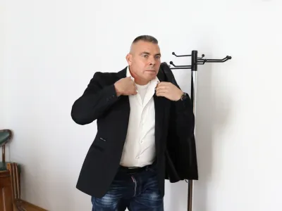 Rok Furlan je očitke iz obtožnice zanikal, njegov odvetnik pa je predlagal izločitev dokazov iz spisa, če&scaron; da so bili pridobljeni nezakonito.&nbsp;