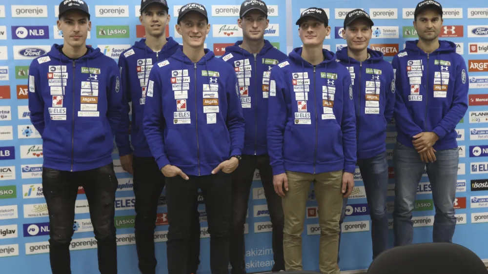 - 16.11.2023 &ndash; Smučarska zveza Slovenije (SZS) - mo&scaron;ka reprezentanca v smučarskih skokih pred začetkom sezone svetovnega pokala //FOTO: Luka Cjuha