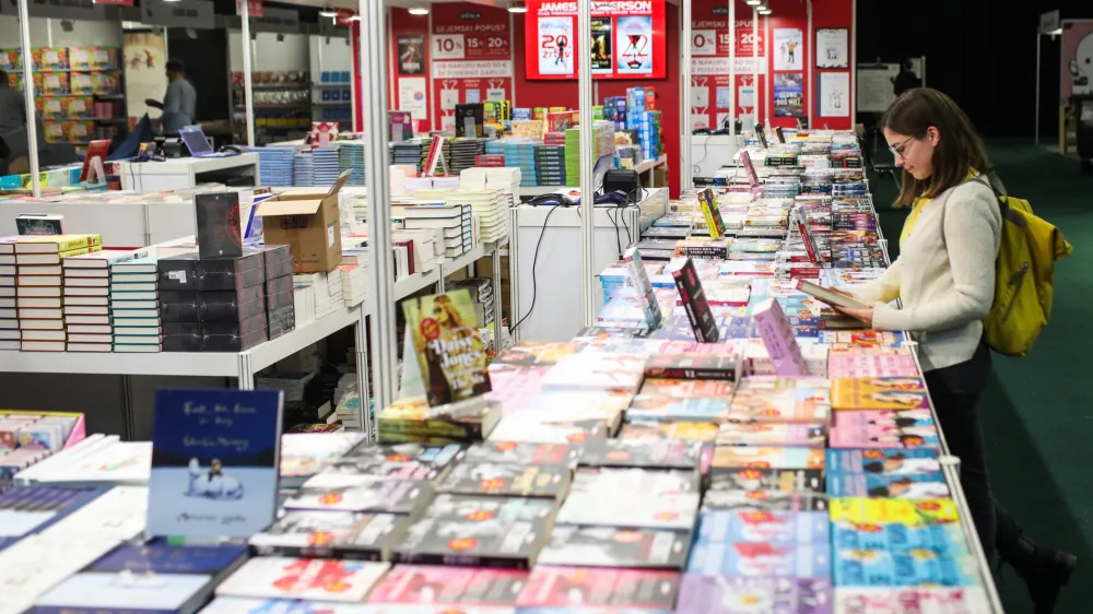 - 20.11.2023 - 39. Knjižni sejem v Ljubljani na Gospodarskem razstavi&scaron;ču. //FOTO: Bojan Velikonja