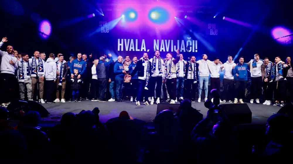 Sprejem nogometa&scaron;ev na Kongresnem trgu.