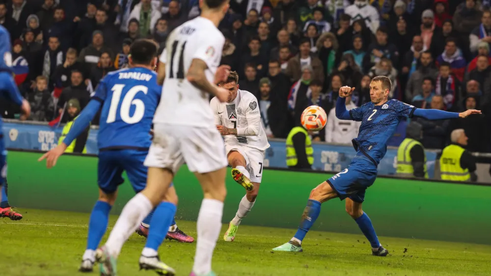 Benjamin Verbič, 2. gol- 20.11.2023 &ndash; nogomet &ndash; Slovenija: Kazahstan, kvalifikacije za nogometno evropsko prvenstvo EP 2024, 10. krog: skupina H, - slovenska nogometna reprezentanca se je uvrstila na Euro 2024 - slavje //FOTO: Bojan Velikonja