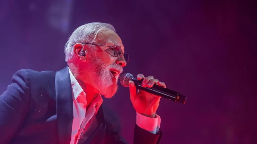 Dino Merlin je navdu&scaron;il na &scaron;tirih zaporednih razprodanih koncertih v Beogradu. F instagram