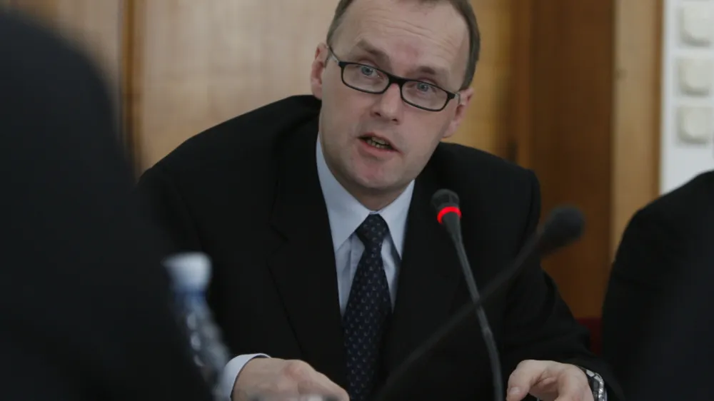 državni sekretar na ministrstvu za obrambo Uro&scaron; Krek- Odbor DZ za obrambo - obrambna ministrica poročala o odstopih in razhajanjih na obrambnem ministrstvu in v Slovenski vojski;",//FOTO: Bojan Velikonja