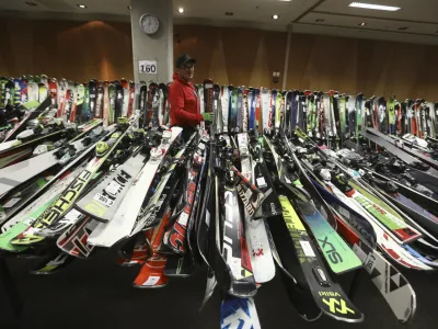 - 23.11.2023 &ndash; Smučarski sejem Snežinka - prodaja rabljene in nove smučarske opreme na Gospodarskem razstavi&scaron;ču v Ljubljani &ndash; //FOTO: Luka Cjuha