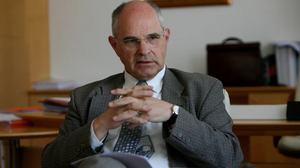 Nekdanji ustavni sodnik in generalni državni tožilec Zvonko Fi&scaron;er je eden izmed &scaron;tirih članov novega državnotožilskega sveta, ki jih je izvolil državni zbor.
&nbsp;