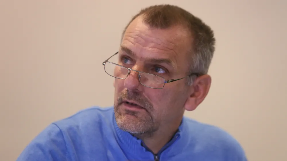 strokovnjak za tehnologijo pri Zvezi potro&scaron;nikov Slovenije Bo&scaron;tjan Okorn- 09.04.2018 - novinarska konferenca v zvezi z vložitvijo skupne tožbe zoper Volkswagen AG,  //FOTO: Luka Cjuha.