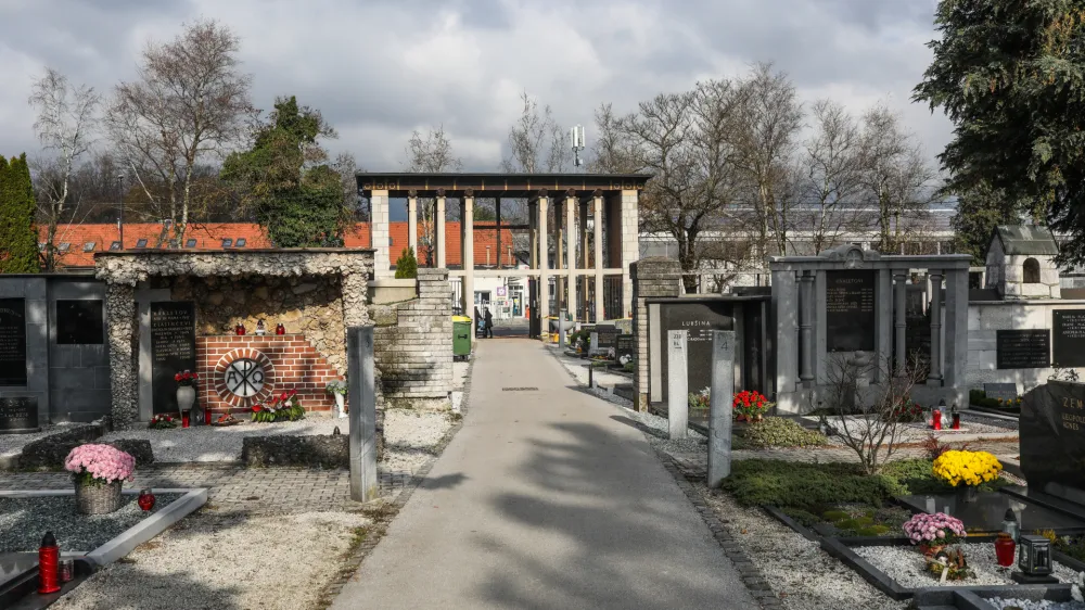 - 18.11.2021 - Pokopali&scaron;če Vič v Ljubljani - //FOTO: Bojan Velikonja