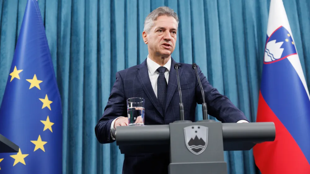 Predsednik vlade Robert Golob je danes koalicijskim partnerjem predstavil imena kandidatov za ministre za javno upravo, kmetijstvo ter naravne vire in prostor.&nbsp;