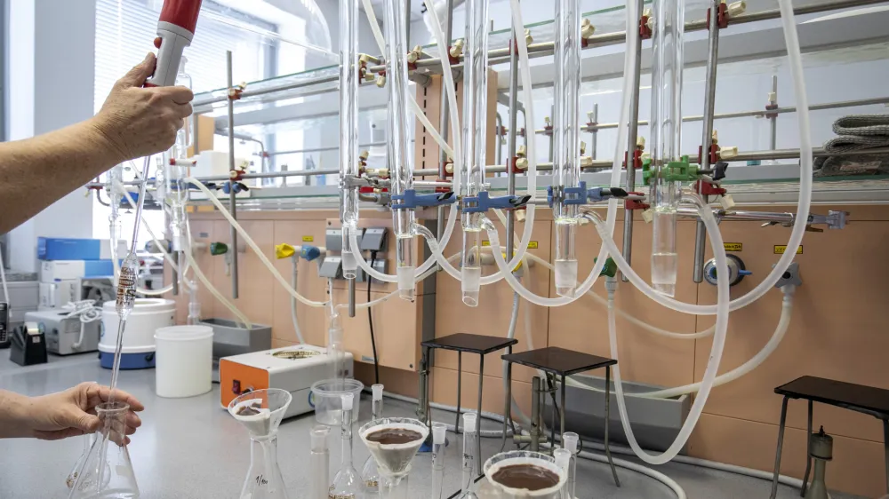 - laboratorij - <br><br><br>- 04.03.2020 &ndash; Maribor - Nacionalni laboratorij za zdravje, okolje in hrano (NLZOH) - Prvomajska 1 v Mariboru //FOTO: Matjaž Ru&scaron;tOPOMBA: REPORTAŽA ZA OBJEKTIV 2020