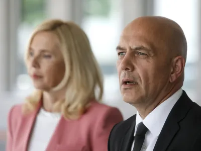 nova ministrica za notranje zadeve mag. Tatjana Bobnar, novi v.d. generlani direktor Policije mag. Bo&scaron;tjan Lindav - 02.06.2022 &ndash; Ministrstvo za notranje zadeve - Izjava za javnost nove ministrice za notranje zadeve mag. Tatjane Bobnar in novega v. d. generalnega direktorja policije mag. Bo&scaron;tjana Lindava //FOTO: Jaka Gasar