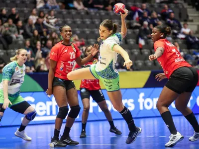 Ana ABINA, rokomet, Slovenija, Angola, SP za ženske Stelvia De Jesus PASCOAL, Dolores Palmira Lingombe Do ROSARIO, Slovenia vs. Angola, IHF 2023 Women's World Championship - DENMARK, NORWAY, SWEDEN,, STAVANGER, NORWAY, 02.12.2023., Mandatory Credit &copy; Damir Sencar / kolektiff Slovenija