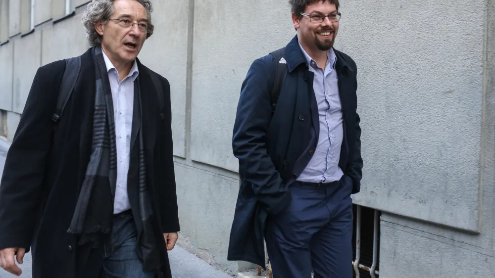 vodja konfederacije sindikatov javnega sektorja Branimir &Scaron;trukelj in ?predsednik sindikata Pergam Jakob Počivav&scaron;ek<br><br><br>   - 22.11.2016 - pogajanja med vlado in sindikati javnega sektorja - Vladna ponudba, da se najslab&scaron;e plačanim v javnem sektorju v prihodnjem letu nameni deset milijonov evrov, je sindikate vrnila za pogajalsko mizo, a so ocenili, da so ponujena sredstva prenizka in predlagali njihovo povi&scaron;anje na 28 milijonov.  //FOTO: Jaka Gasar