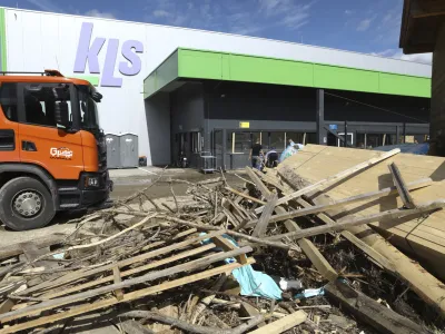 - podjetje KLS Ljubno - - Ljubno ob Savinji - odpravljanje posledic poplav &ndash; sanacija &scaron;kode -- 08.08.2023 &ndash; najhuj&scaron;a naravna ujma v zgodovini Slovenije - prizadeti dve tretjini države - ujma - poplave &ndash; zemeljski plazovi &ndash; //FOTO: Luka Cjuha