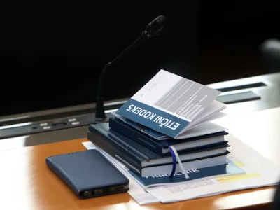 Simbolična fotografija- etični kodeks<br><br>- 13.05.2022 &ndash; Državni zbor (DZ) &ndash; 1. ustanovna seja DZ - novoizvoljeni poslanci in poslanke prve seje 9. parlamentarnega sklica -<br><br>//FOTO: Tomaž Skale<br>