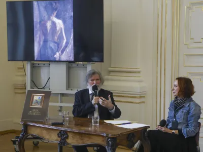 avtor knjige umetnostni zgodovinar dr. Milček Komelj- 06.12.2023 - Narodna galerija - predstavitev bibliofilske monografije prof. dr. Milčka Komelja: Mojstri slovenskega impresionizma, ki je iz&scaron;la pri Cankarjevi založbi. //FOTO: Luka Cjuha