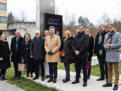 - Romana &Scaron;pende, novinarka Dnevnika,- Dejan Crnek podžupan MOL,- Bogomir Stra&scaron;ek, predsednik sveta Gazele in gen. dir. KLS Ljubno,- Damir Popović, direktor IMP Pumps, prejemnice zlate Gazele 2023.,- Miran Lesjak, odgovorni urednik časnika Dnevnik,- dr. Jernej Pintar, direktor tehnolo&scaron;kega parka,- Petra Golmajer, vodja trženja časopisa Dnevnik,08.12.2023. - Slovesnost in lepljenje plo&scaron;čice posvečene Gazeli 2023 IMP Pumps z imenom v Parku Gazel v Tehnolo&scaron;kem parku Ljubljana.//FOTO: Bojan Velikonja