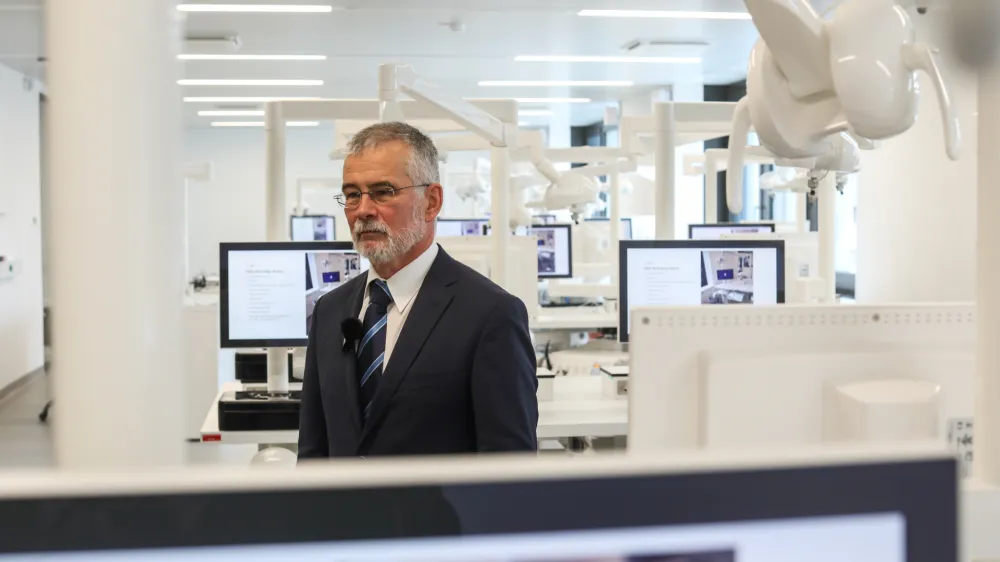 prof.dr. Igor &Scaron;vab, dekan Medicinske fakultete UL- 19.01.2023 &ndash; Medicinska fakulteta Univerze v Ljubljani (MF UL) - novi Center za učenje kliničnih ve&scaron;čin za področje dentalne medicine (CUKV-DM), Corytkova ulica 2 //FOTO: Bojan Velikonja