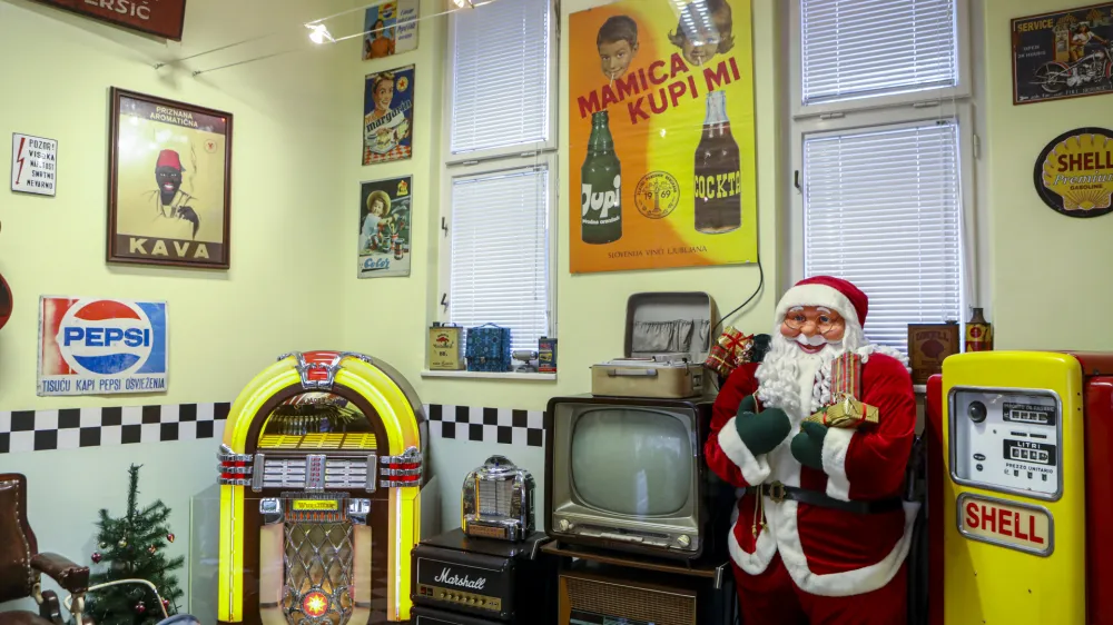 Retro božični bazar je v Pegleznu odprt do 23. decembra.&nbsp;