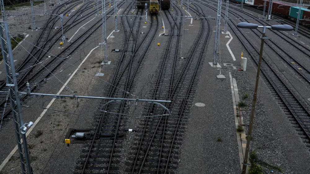 - 25.11.2016 - Koper - infrastrukturni projekt Drugi tir - izgradnja drugega železni&scaron;kega tira med Divačo in Koprom v dolžini 27 kilometrov - železni&scaron;ka proga - železni&scaron;ki tir - železnica - Slovenske železnice (SŽ)  //FOTO: Jaka Gasar