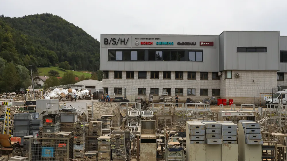 - BSH, Hi&scaron;ni aparati d.o.o. Nazarje - odpravljanje posledic poplav &ndash; sanacija &scaron;kode  - 09.08.2023 - Najhuj&scaron;a naravna ujma v zgodovini Slovenije - prizadeti dve tretjini države - ujma - poplave &ndash; zemeljski plazovi &ndash; neurja -  //FOTO: Bojan Velikonja