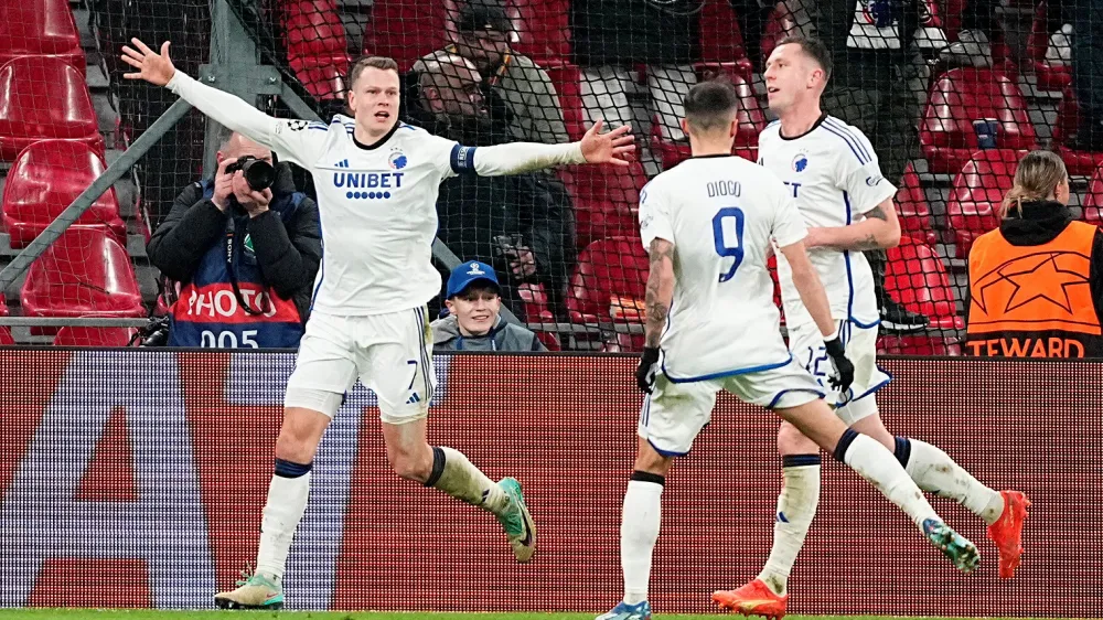 Nogometa&scaron;i K&ouml;benhavna so pripravili največje presenečenje z uvrstitvijo v osmino finala, v katerem bodo zaigrali drugič v zgodovini kluba.