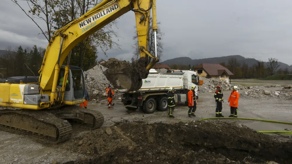 Veliki jez pri Kamniku - Kamni&scaron;ka bistrica- 27.10.2023 &ndash; rdeče vremensko opozorilo na območju severozahodne in jugozahodne Slovenije &ndash; neurje, intenzivne padavine &ndash; poplave, proženje zemeljskih plazov, //FOTO: Luka Cjuha