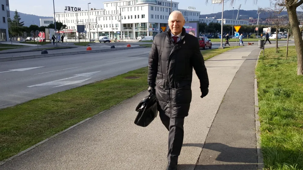 Andrej Lov&scaron;in, nekdanji predsednik uprave Intereuropa - 14.03.2016 - sojenje Andreju Lov&scaron;inu, nekdanjemu predsedniku uprave Intereurope - kazenski postopek v zvezi z naložbo v logistični center Čehov v Rusiji - Lov&scaron;in je pri&scaron;el na sodi&scaron;če - pred obravnavo ni ničesar komentiral - na predobravnavnem decmbra 2015 ni prizna krivde za zlorabo položaja za naložbo v Čehov, ki je skoraj pogubila Intereuropo.//FOTO: Tatjana Tanackovič