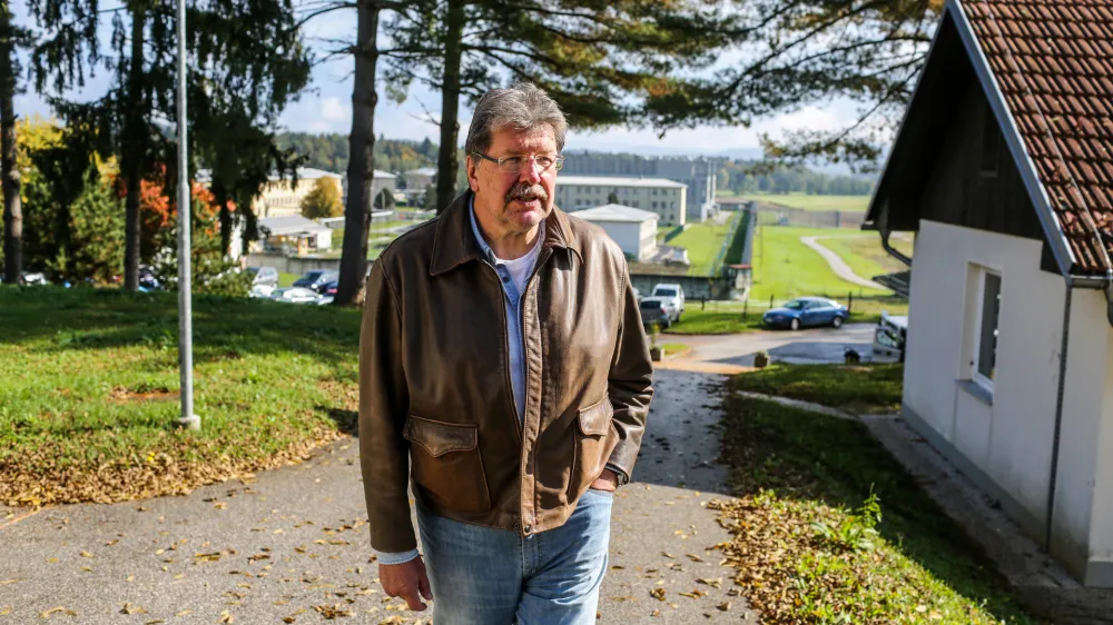 Igor Bavčar, politik, politolog in gospodarstvenik - nekdanji minister za notranje zadeve in nekdanji predsednik uprave Istrabenza, ki zaradi pranja denarja pri prodaji delnic od septembra 2017 na Dobu prestaja zaporno kazen - 16.10.2019 - Zavod za prestajanje kazni zapora Dob pri Mirni &ndash; zapor - dislocirani polodprti oddelek Slovenska vas 14, Mirna //FOTO: Bojan VelikonjaOPOMBA: INTERVJU ZA OBJEKTIV